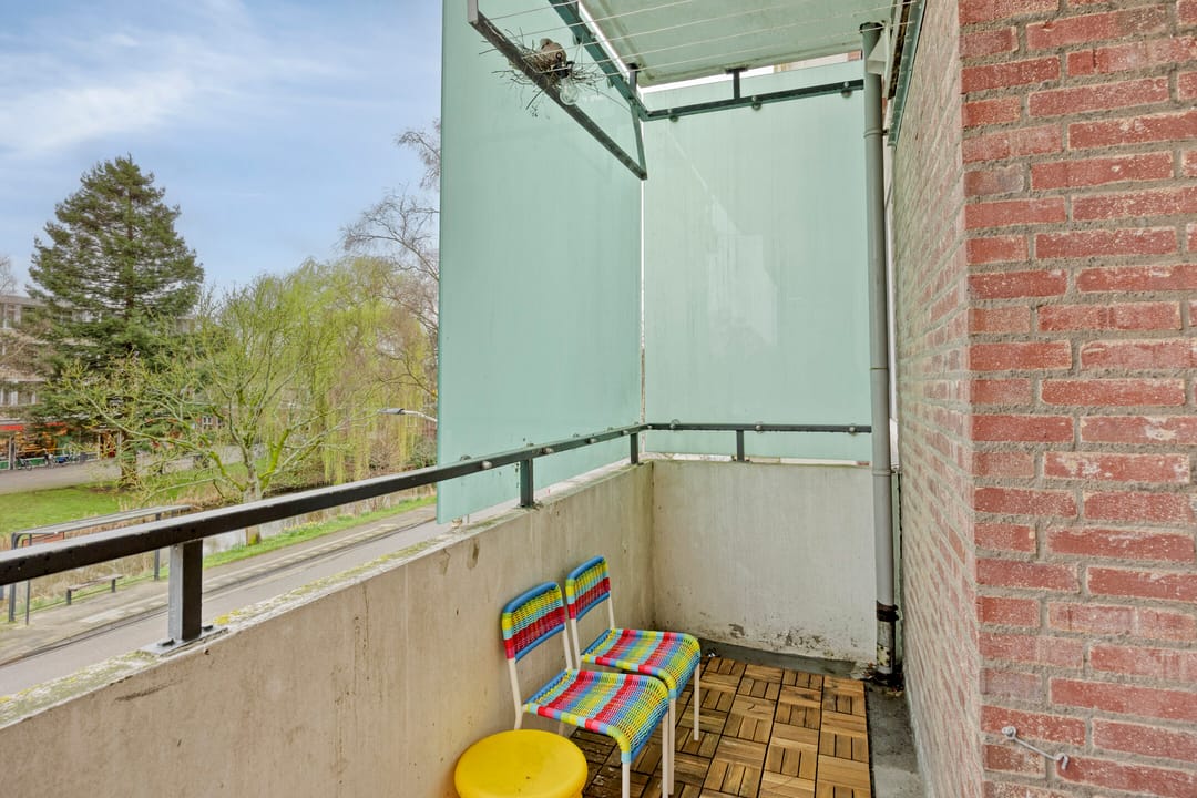 Well-Maintained and Modernized 4-Room Apartment with 2 Balconies and Storage in Leiden — 15