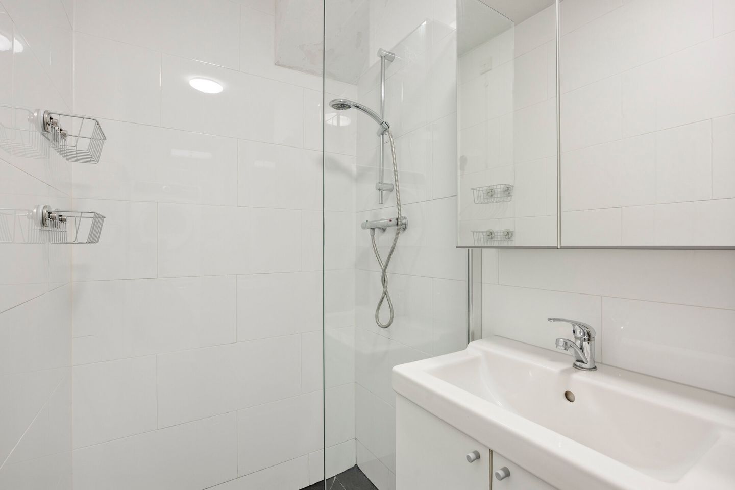 Well-Maintained and Modernized 4-Room Apartment with 2 Balconies and Storage in Leiden — 18