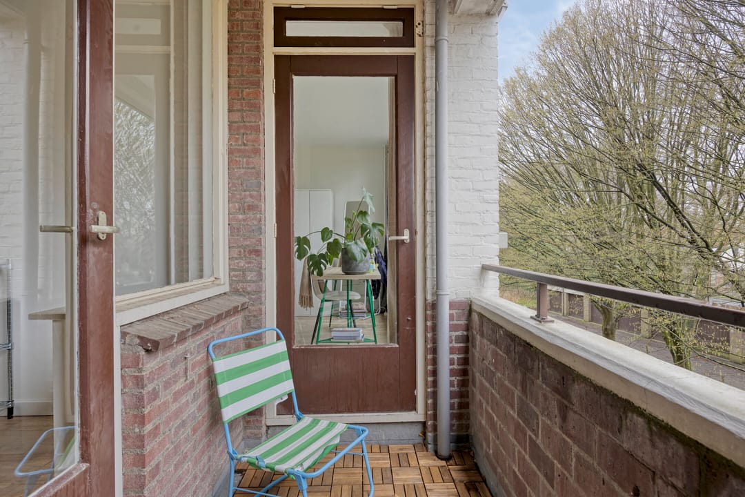 Well-Maintained and Modernized 4-Room Apartment with 2 Balconies and Storage in Leiden — 22