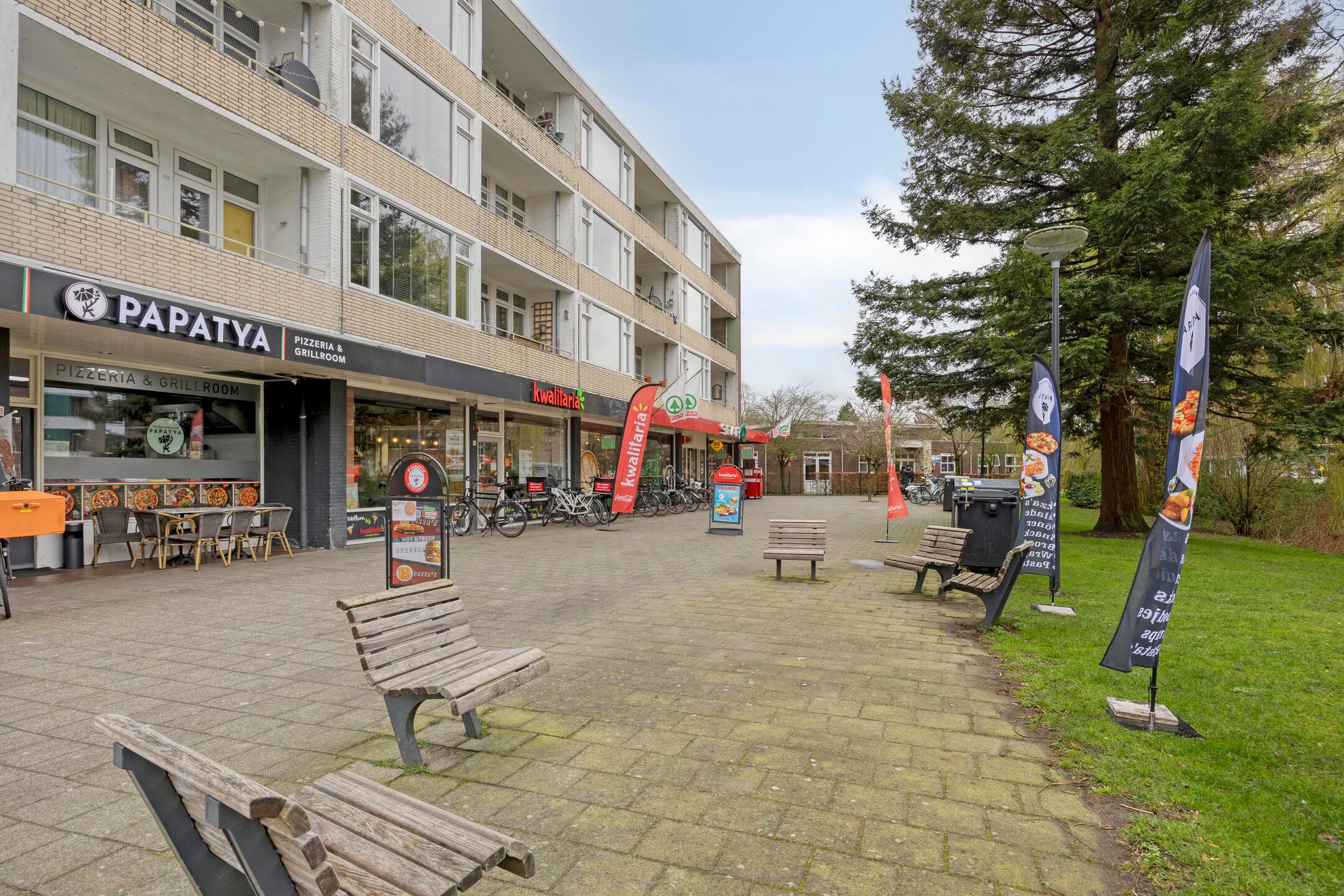 Well-Maintained and Modernized 4-Room Apartment with 2 Balconies and Storage in Leiden — 23
