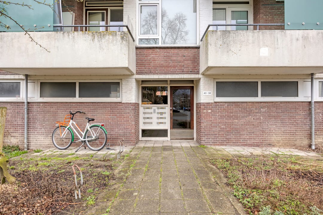 Well-Maintained and Modernized 4-Room Apartment with 2 Balconies and Storage in Leiden — 25