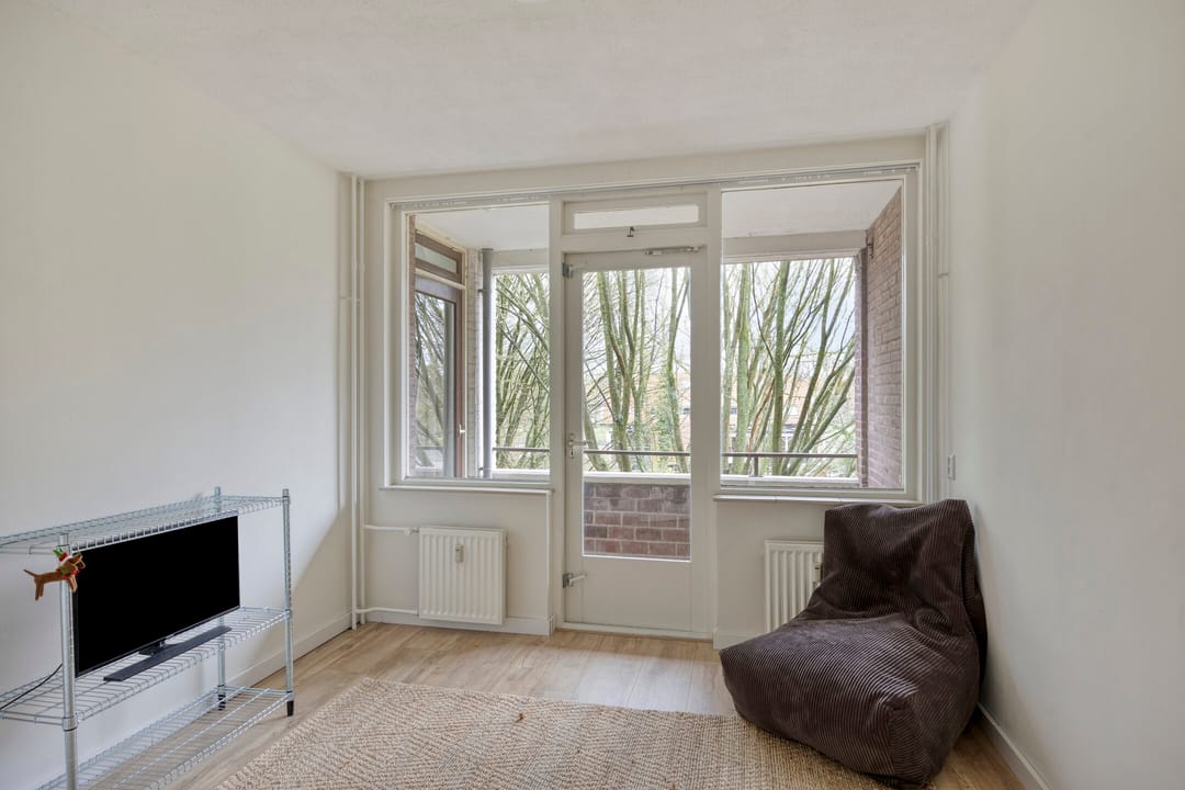 Well-Maintained and Modernized 4-Room Apartment with 2 Balconies and Storage in Leiden — 27