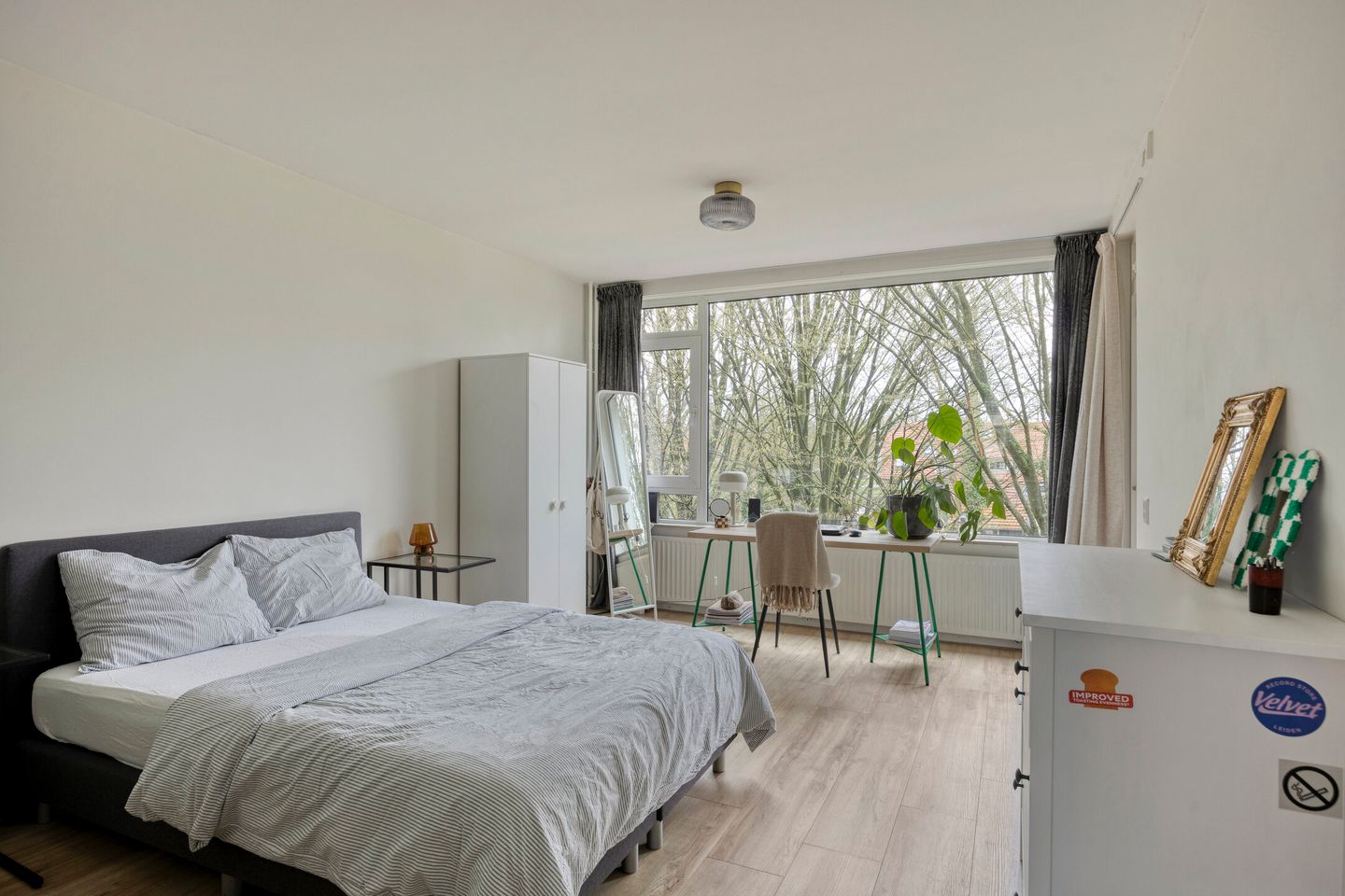 Well-Maintained and Modernized 4-Room Apartment with 2 Balconies and Storage in Leiden — 28