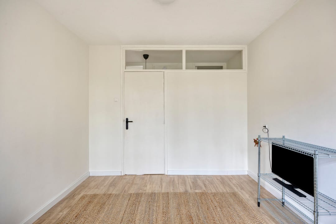 Well-Maintained and Modernized 4-Room Apartment with 2 Balconies and Storage in Leiden — 30