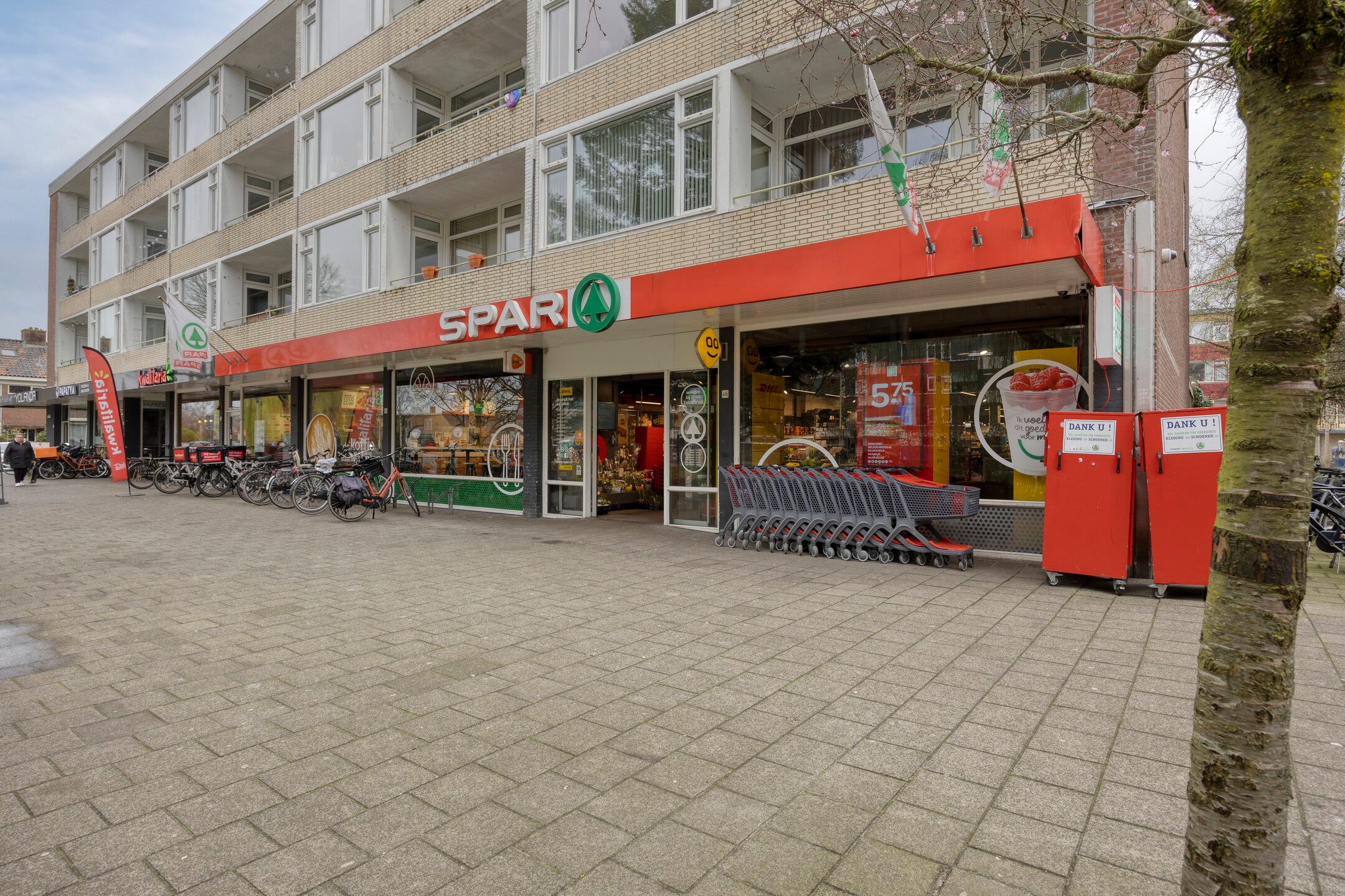 Well-Maintained and Modernized 4-Room Apartment with 2 Balconies and Storage in Leiden — 31