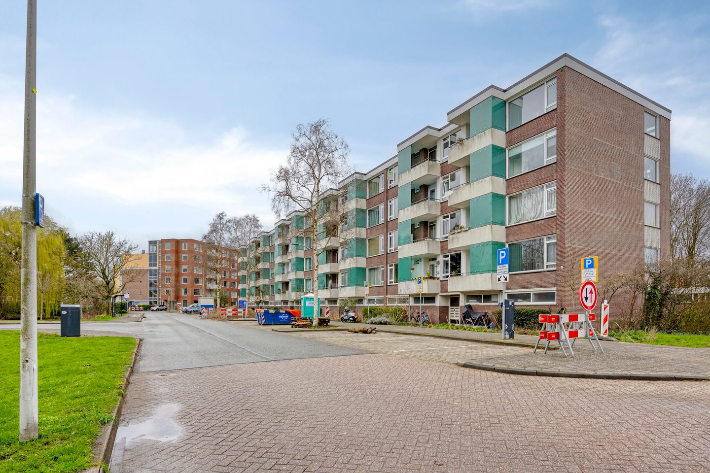 Well-Maintained and Modernized 4-Room Apartment with 2 Balconies and Storage in Leiden — 33