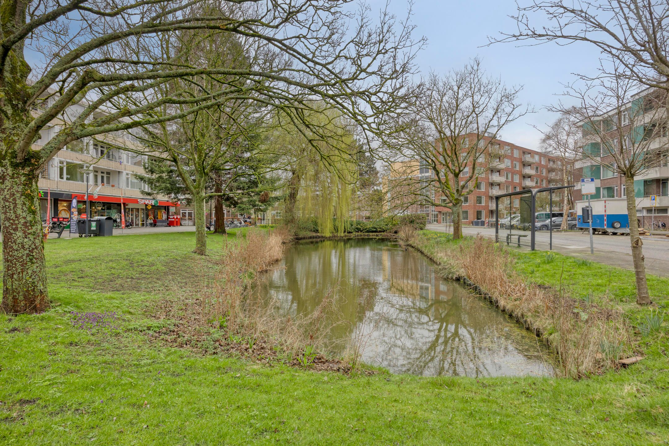 Well-Maintained and Modernized 4-Room Apartment with 2 Balconies and Storage in Leiden — 34