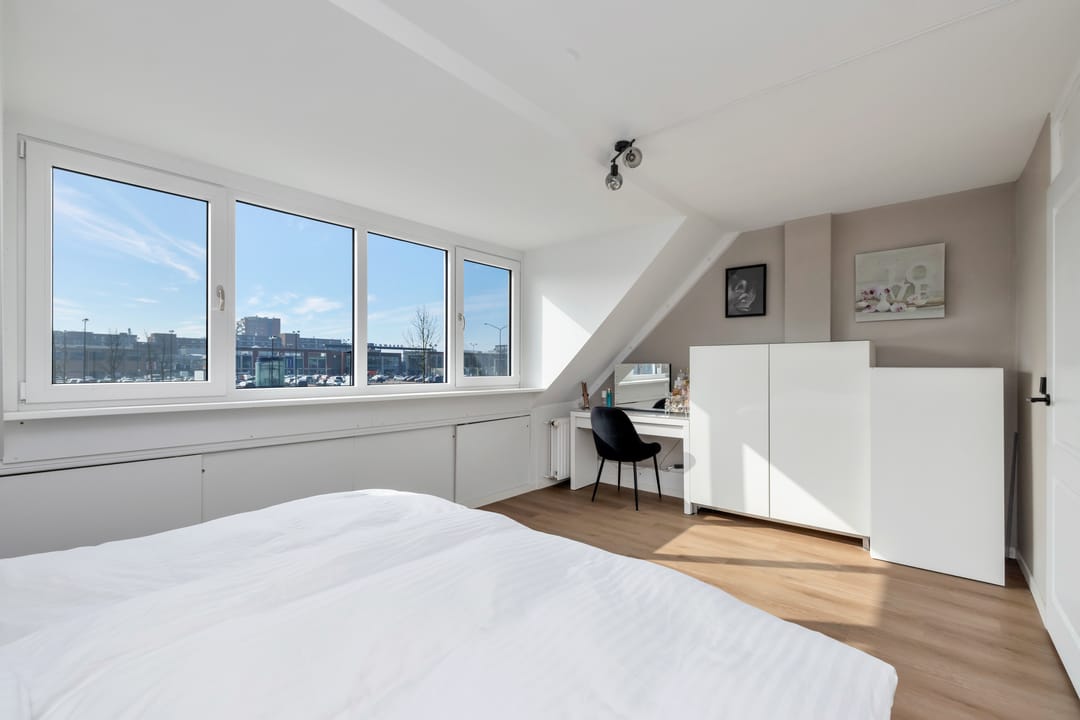 Renovated and Energy-Efficient Semi-Detached Family Home with Four Rooms in Central Heerhugowaard — 31