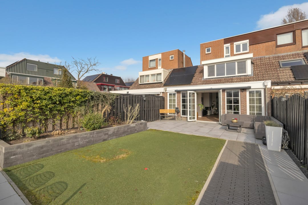 Renovated and Energy-Efficient Semi-Detached Family Home with Four Rooms in Central Heerhugowaard — 26