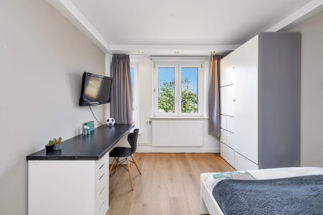Renovated and Energy-Efficient Semi-Detached Family Home with Four Rooms in Central Heerhugowaard — 32