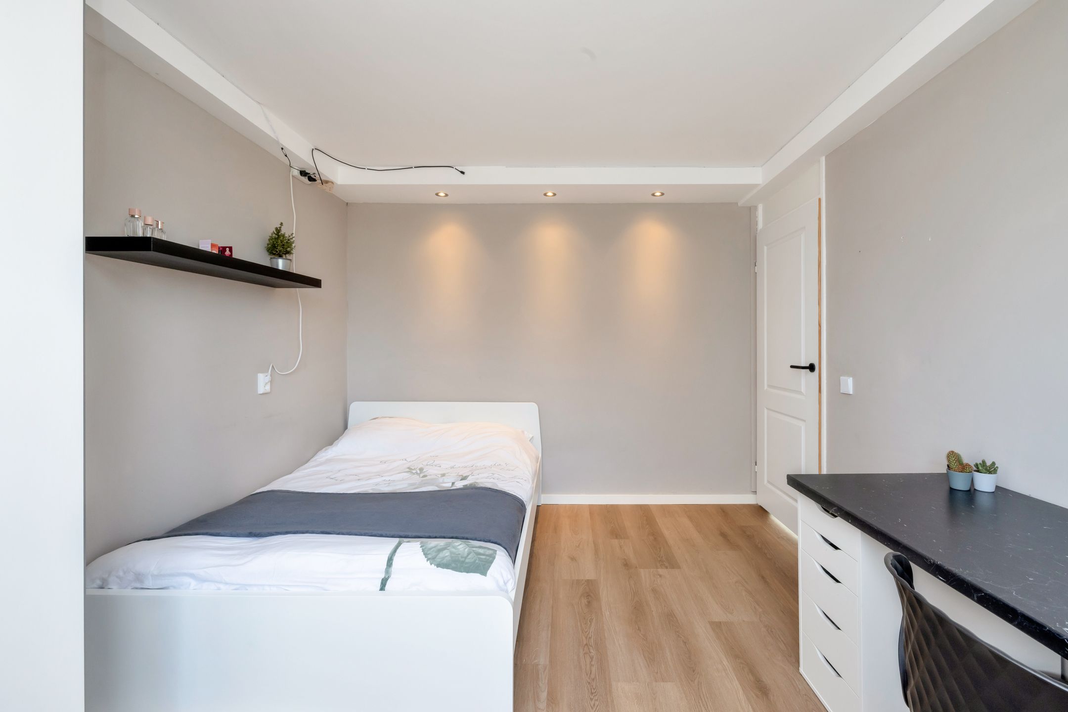 Renovated and Energy-Efficient Semi-Detached Family Home with Four Rooms in Central Heerhugowaard — 33