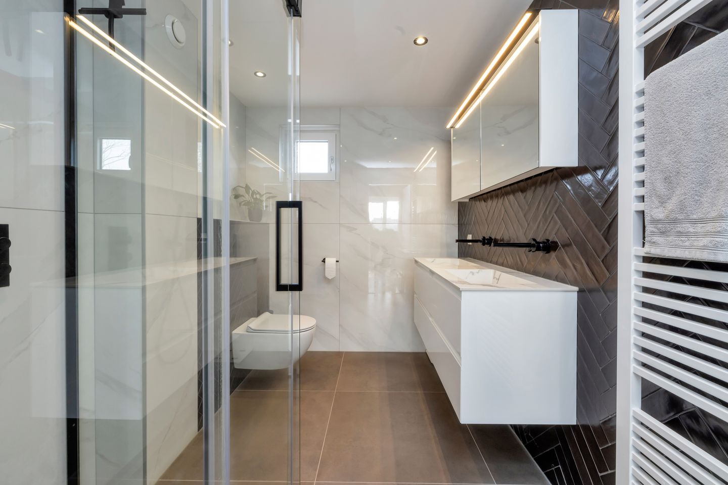 Renovated and Energy-Efficient Semi-Detached Family Home with Four Rooms in Central Heerhugowaard — 35