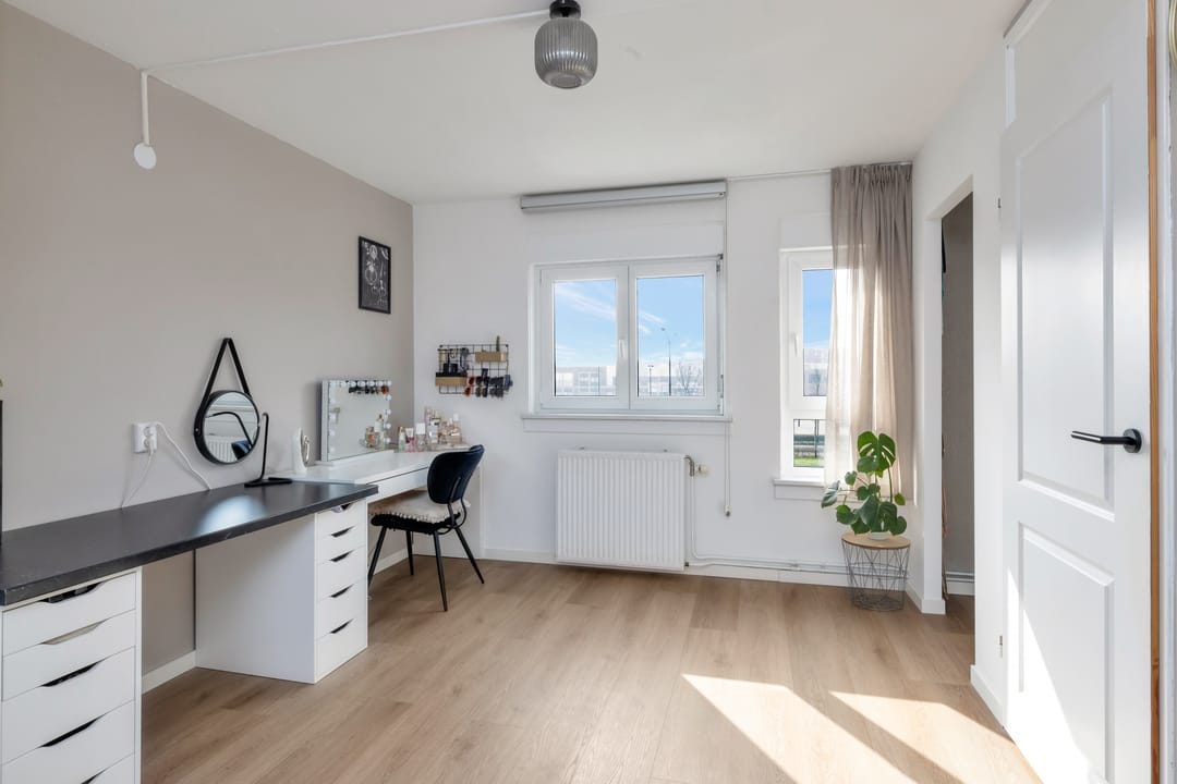 Renovated and Energy-Efficient Semi-Detached Family Home with Four Rooms in Central Heerhugowaard — 43
