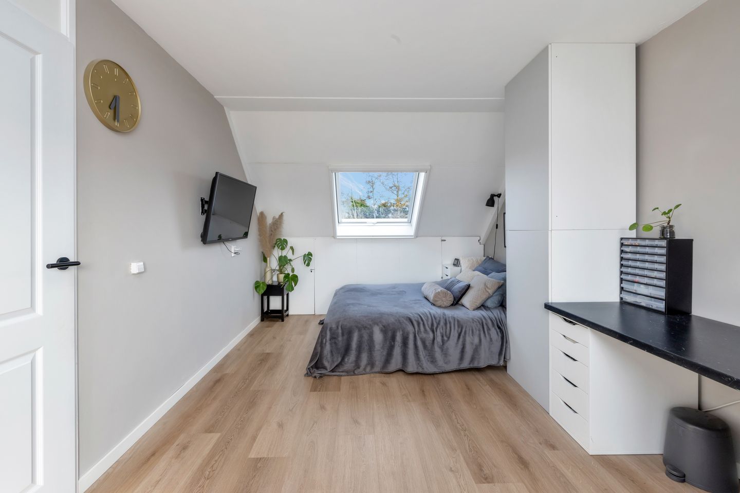 Renovated and Energy-Efficient Semi-Detached Family Home with Four Rooms in Central Heerhugowaard — 40