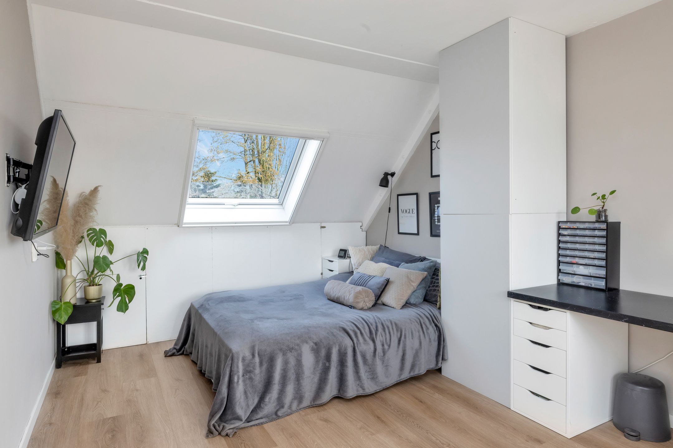 Renovated and Energy-Efficient Semi-Detached Family Home with Four Rooms in Central Heerhugowaard — 42