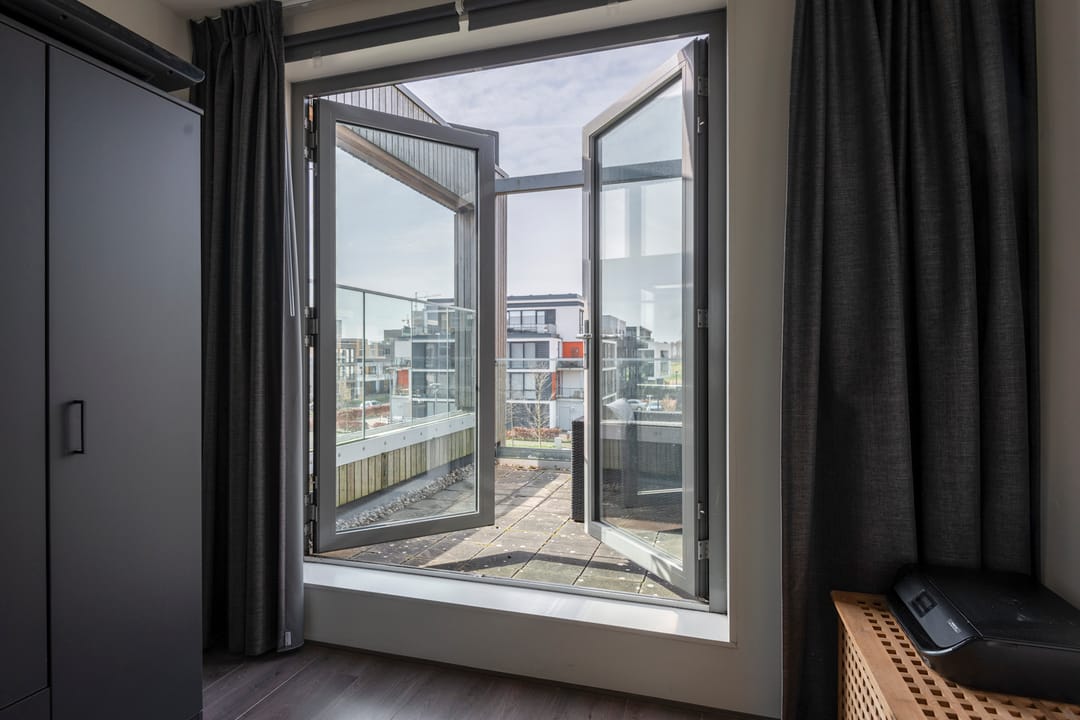 Spacious Move-in Ready Family Home with Roof Terrace in Almere Europakwartier — 22