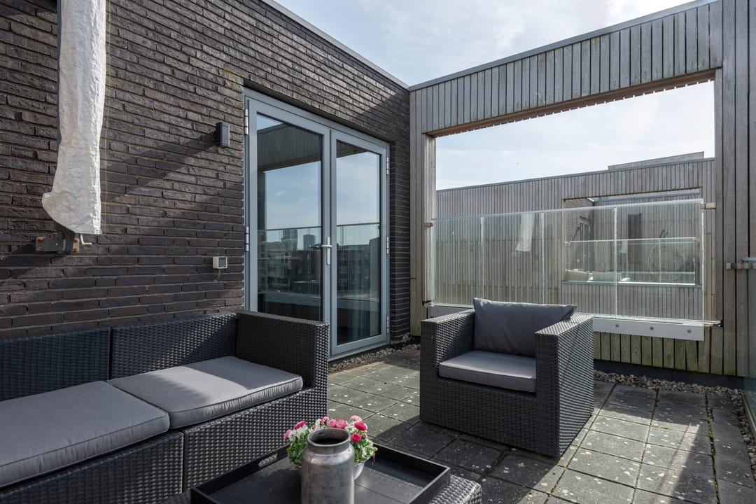 Spacious Move-in Ready Family Home with Roof Terrace in Almere Europakwartier — 25