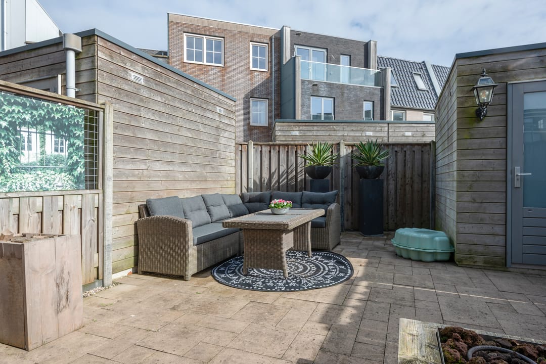 Spacious Move-in Ready Family Home with Roof Terrace in Almere Europakwartier — 27