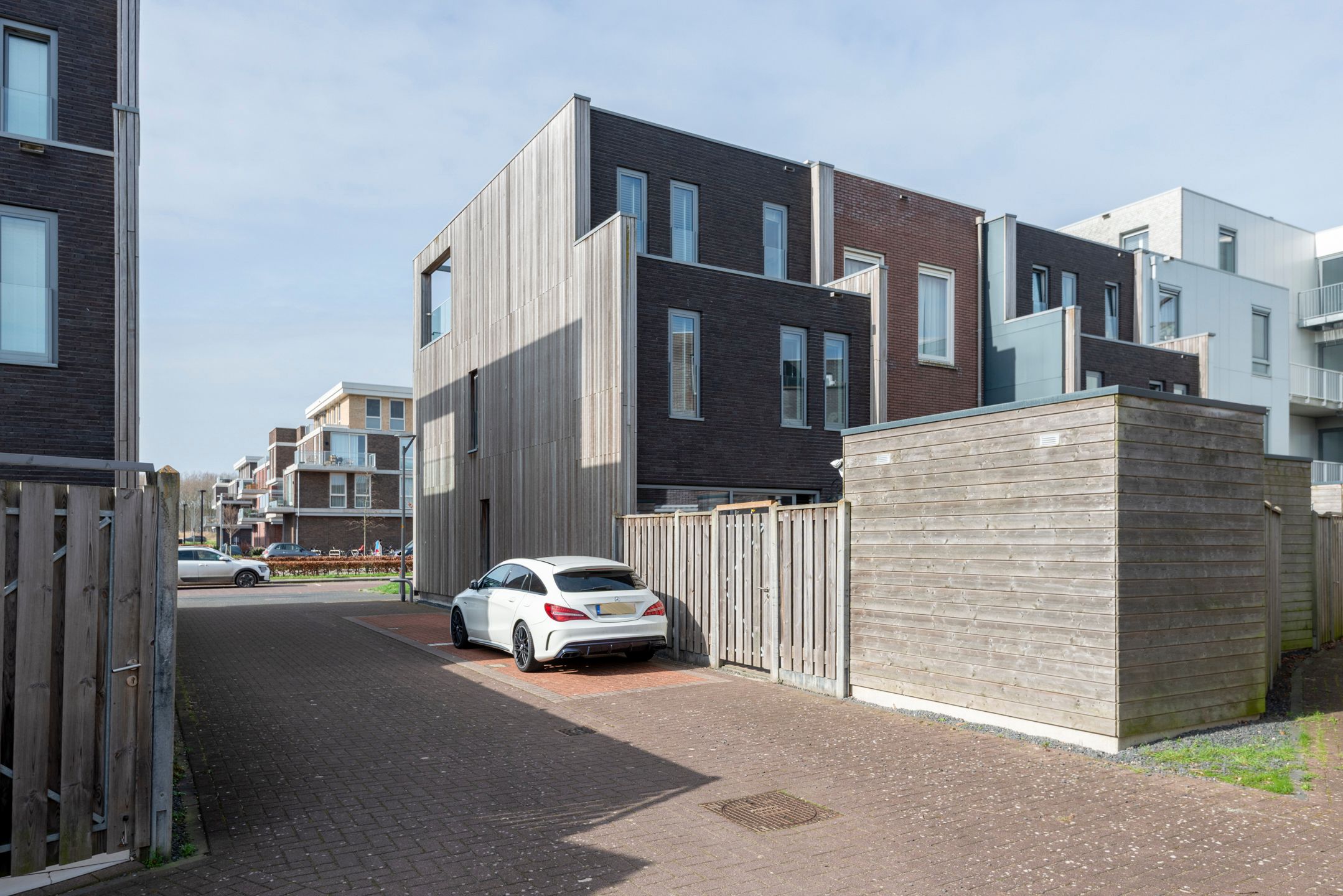 Spacious Move-in Ready Family Home with Roof Terrace in Almere Europakwartier — 29