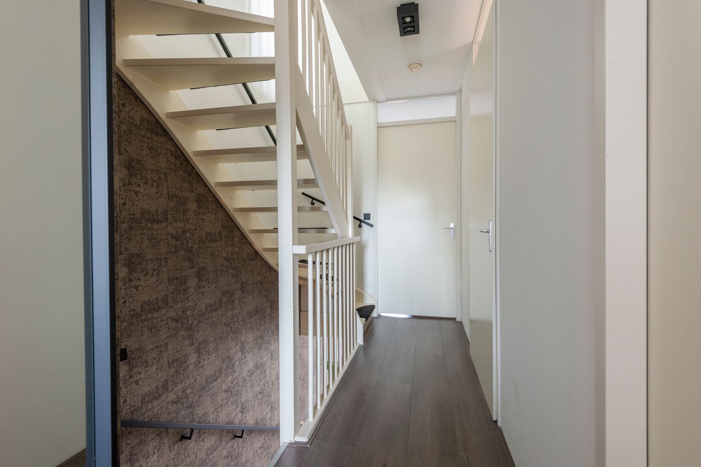 Spacious Move-in Ready Family Home with Roof Terrace in Almere Europakwartier — 18