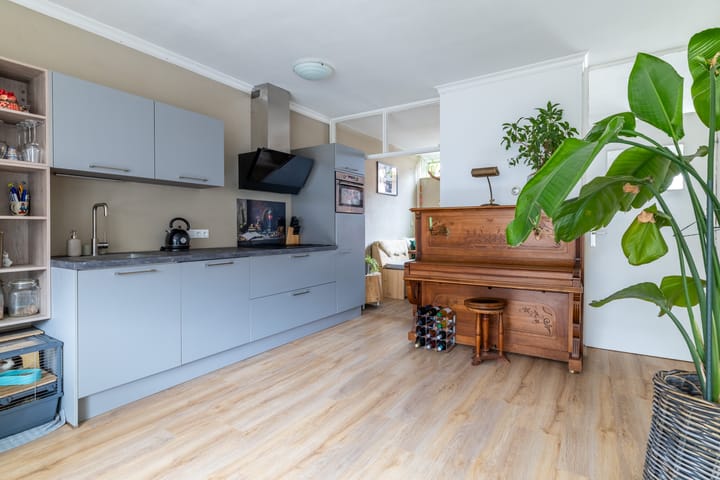 Photo 3 of Robert Stolzstraat 72