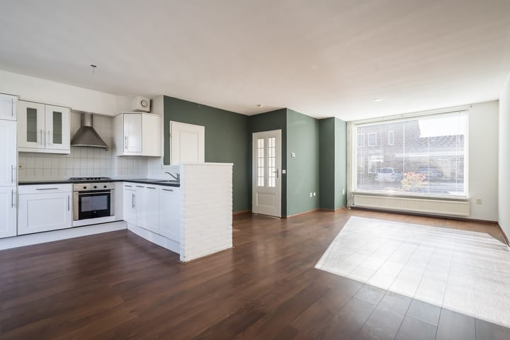 Foto 2 van Dahliastraat 4