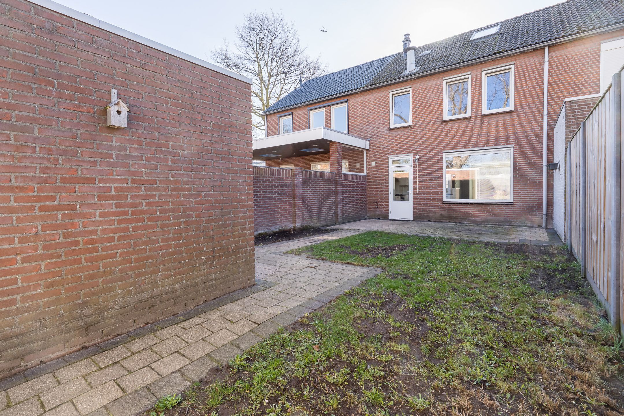 Spacious and well maintained family home with 4 bedrooms in Weert — 36
