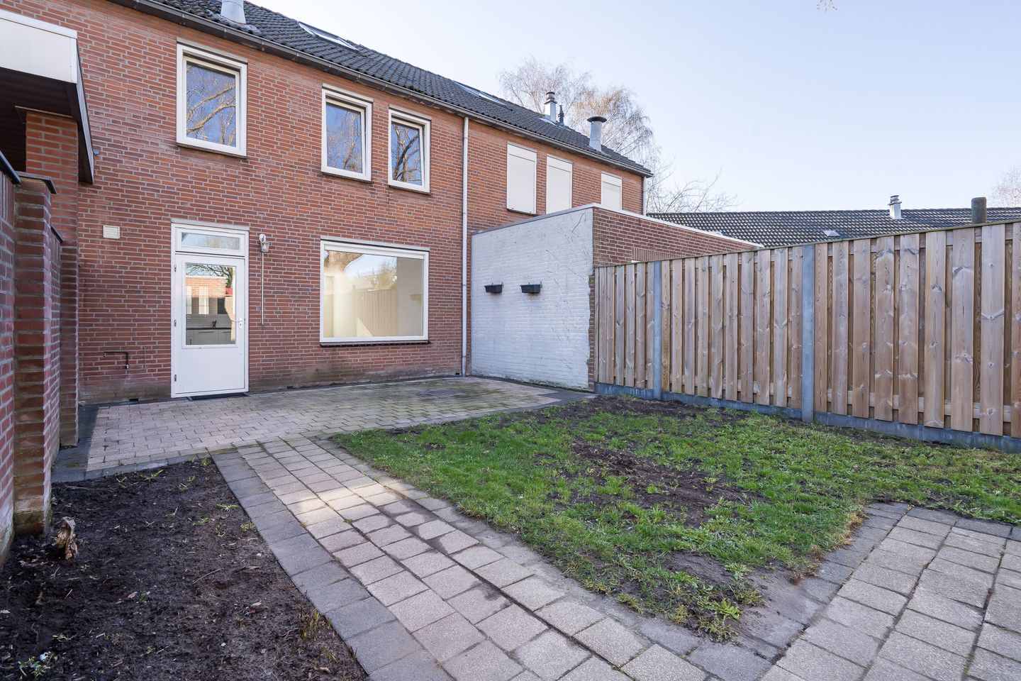 Spacious and well maintained family home with 4 bedrooms in Weert — 35