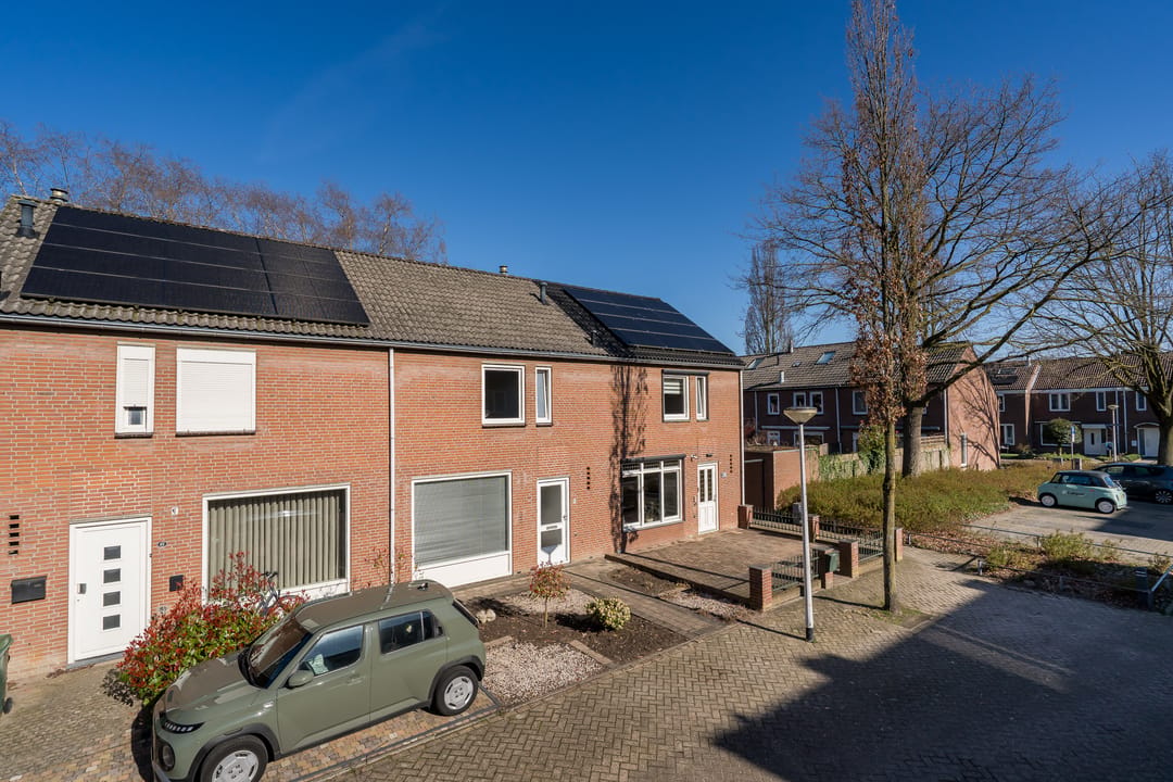 Spacious and well maintained family home with 4 bedrooms in Weert — 41