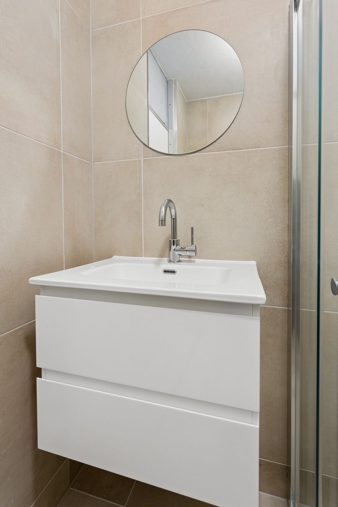 Ground floor apartment with garden, new bathroom, and parking in Hilversum — 14