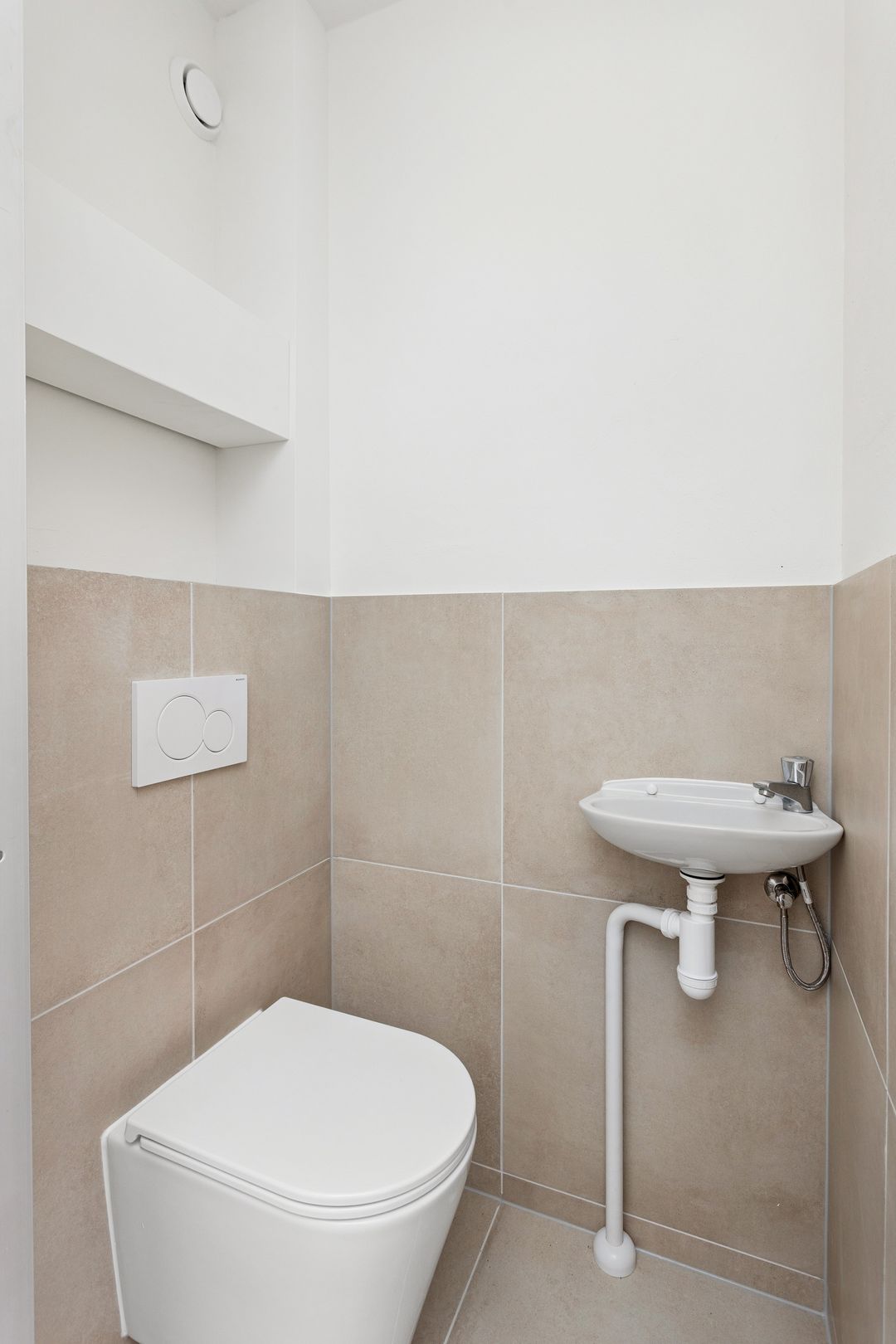 Ground floor apartment with garden, new bathroom, and parking in Hilversum — 18