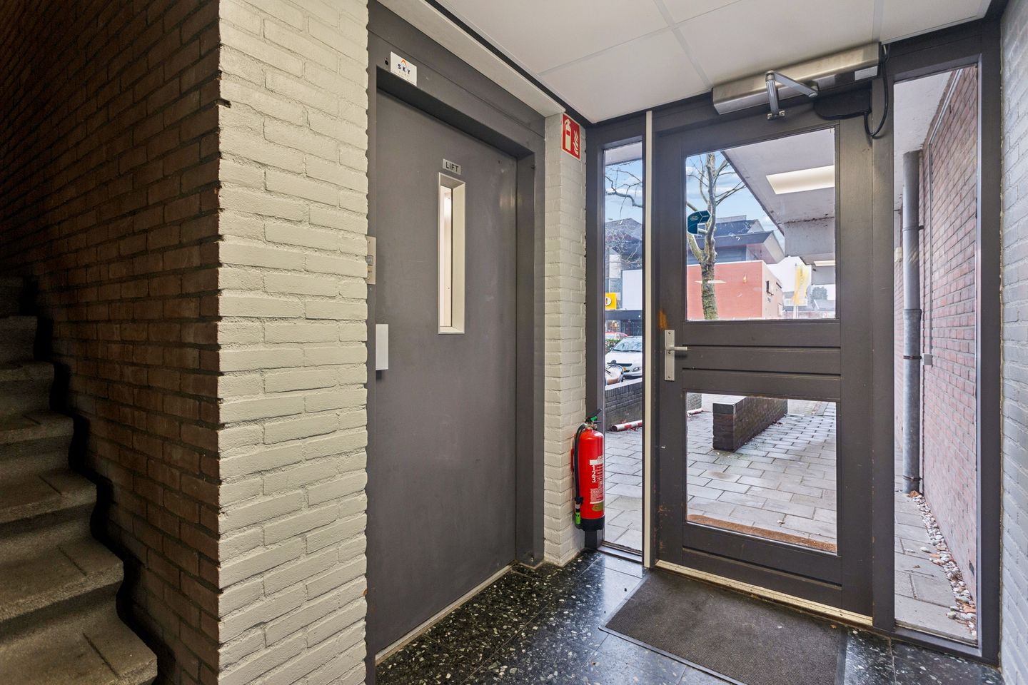 Ground floor apartment with garden, new bathroom, and parking in Hilversum — 29