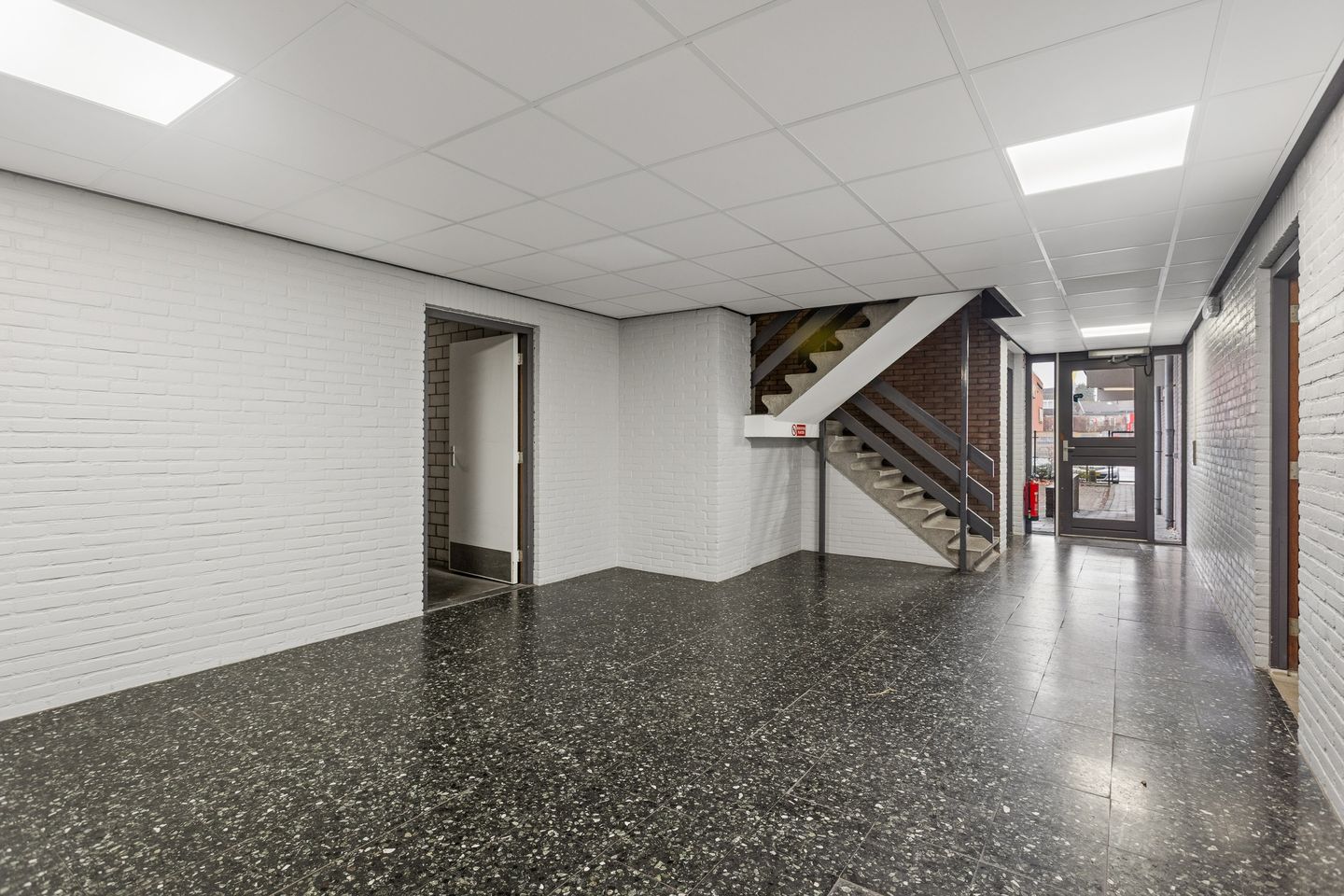 Ground floor apartment with garden, new bathroom, and parking in Hilversum — 30