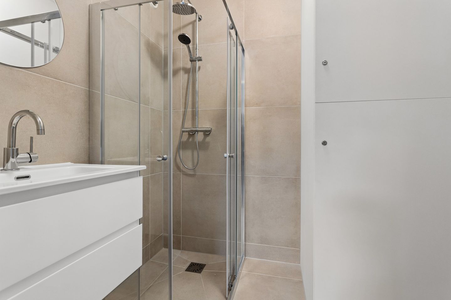 Ground floor apartment with garden, new bathroom, and parking in Hilversum — 15