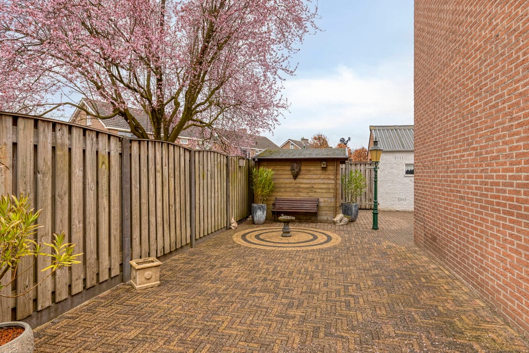 Extended Corner House with Garage and Garden in Bergeijk — 32