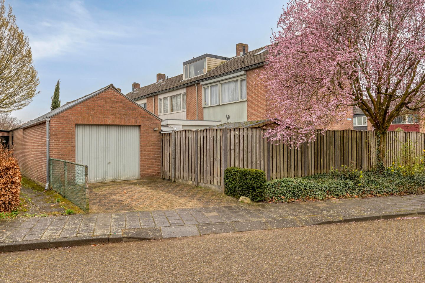 Extended Corner House with Garage and Garden in Bergeijk — 36