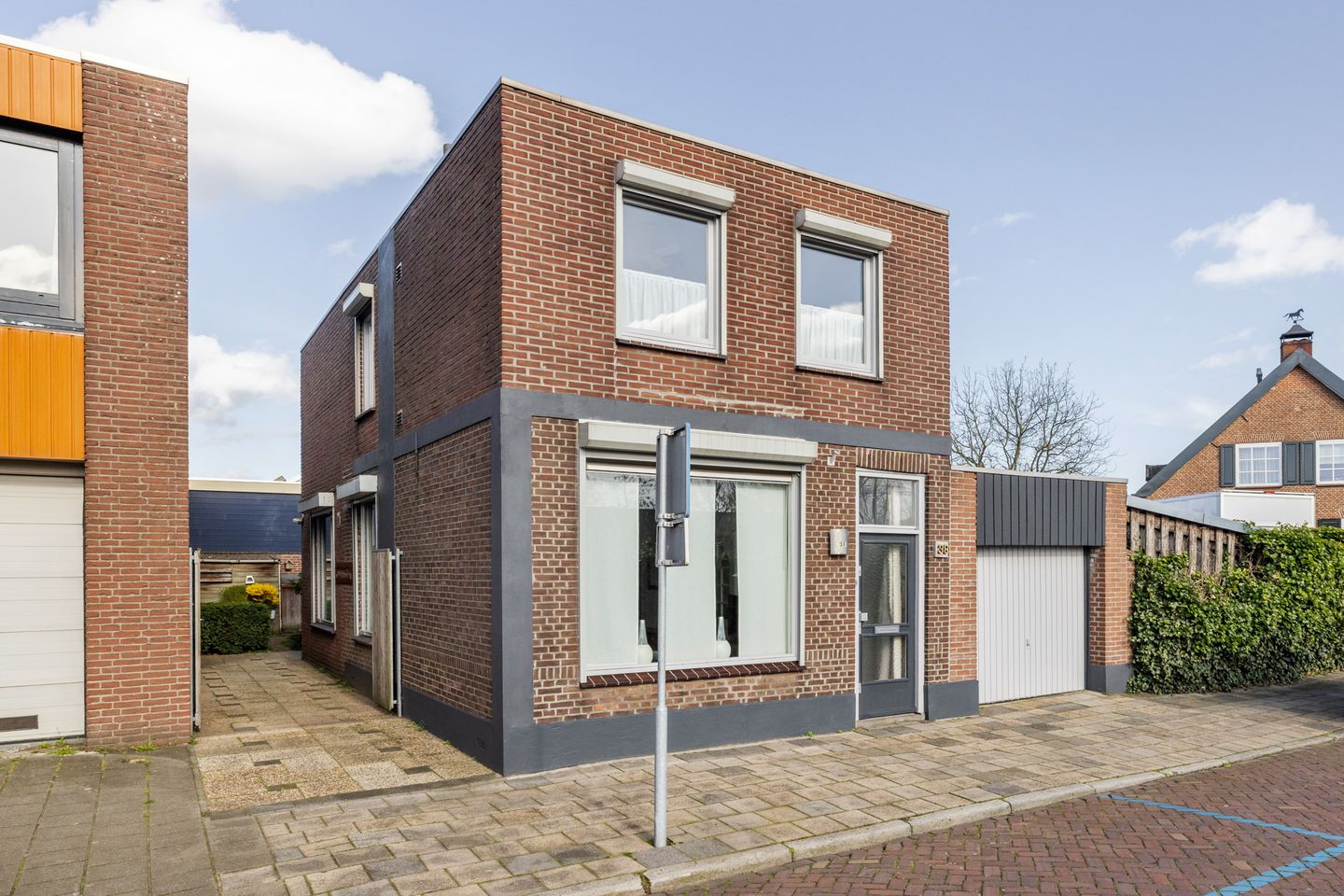 Foto 1 van Spoorstraat 38