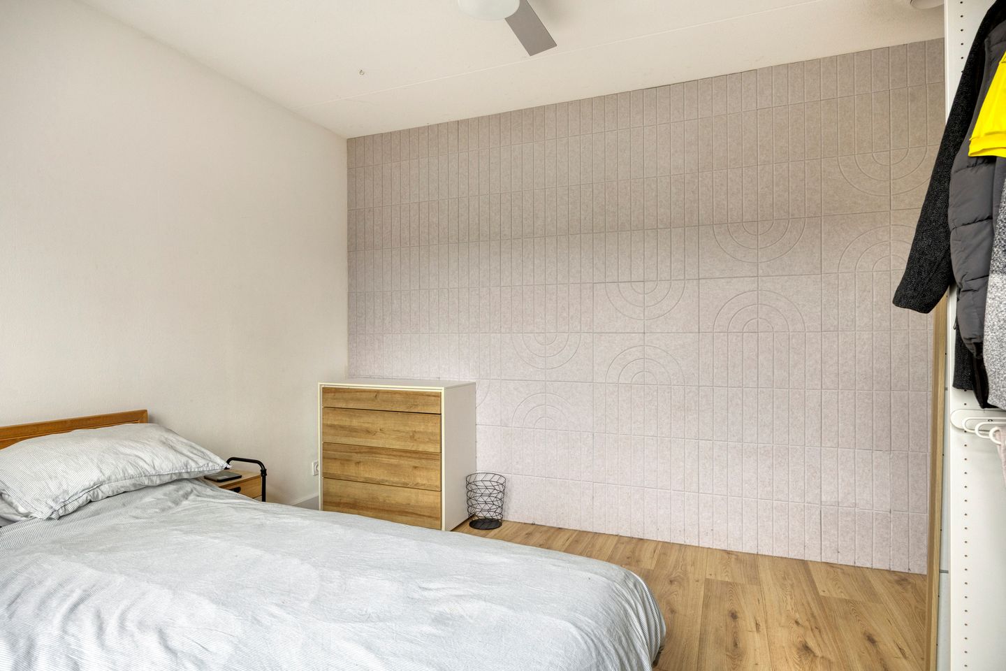 Well-maintained corner house with 3 bedrooms and large insulated storage — 20
