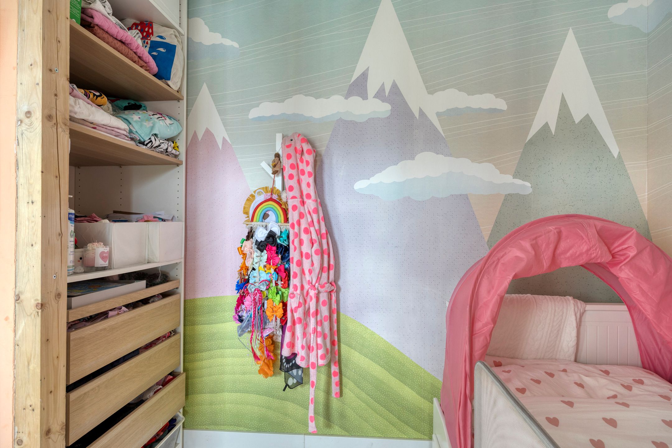 Well-maintained corner house with 3 bedrooms and large insulated storage — 25