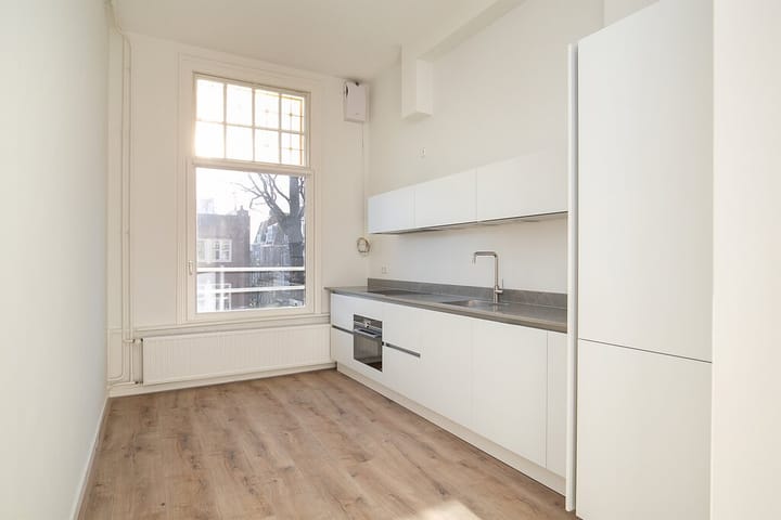 Photo 2 of De Lairessestraat 116-2