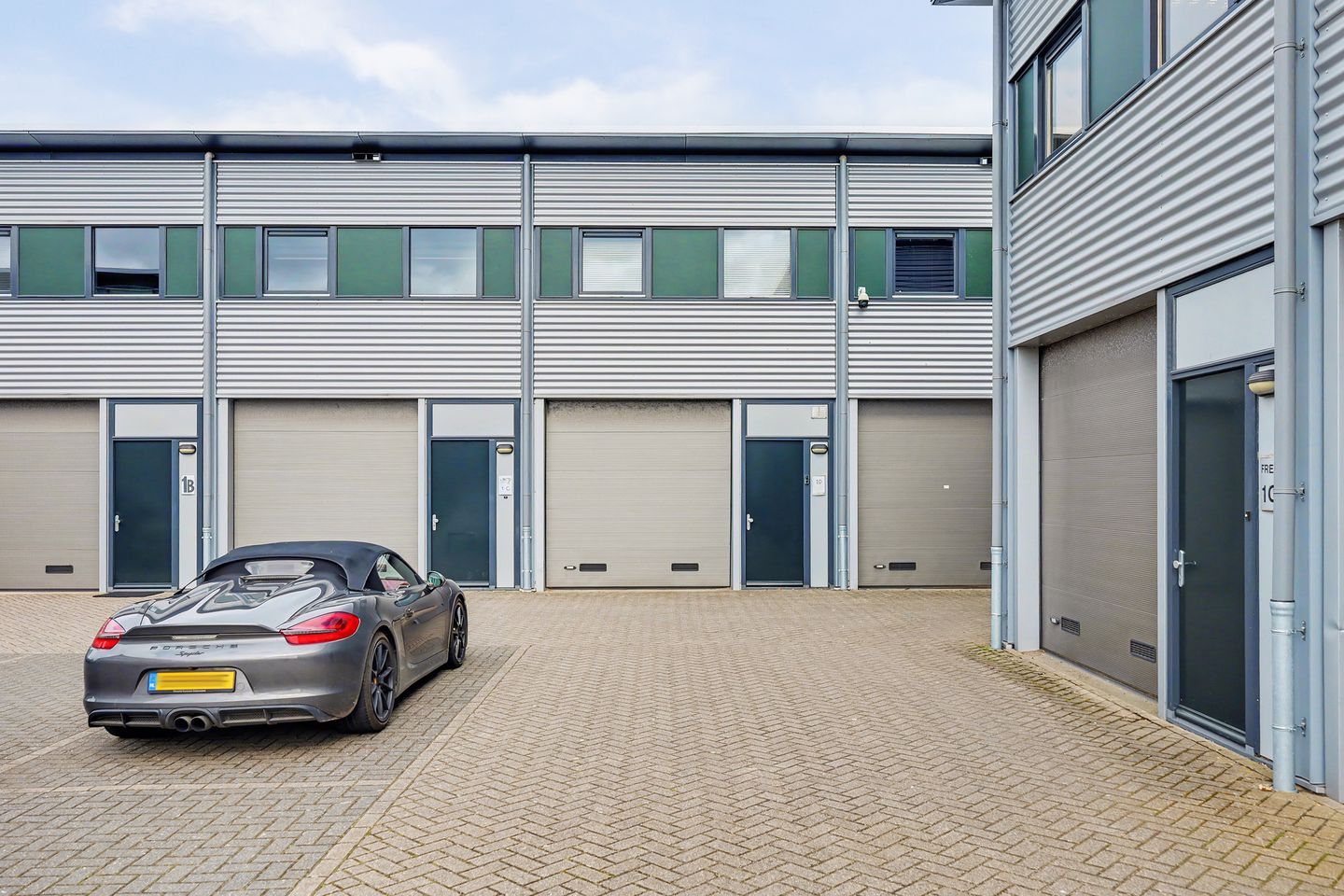 View photo 2 of Langeweg 1-d