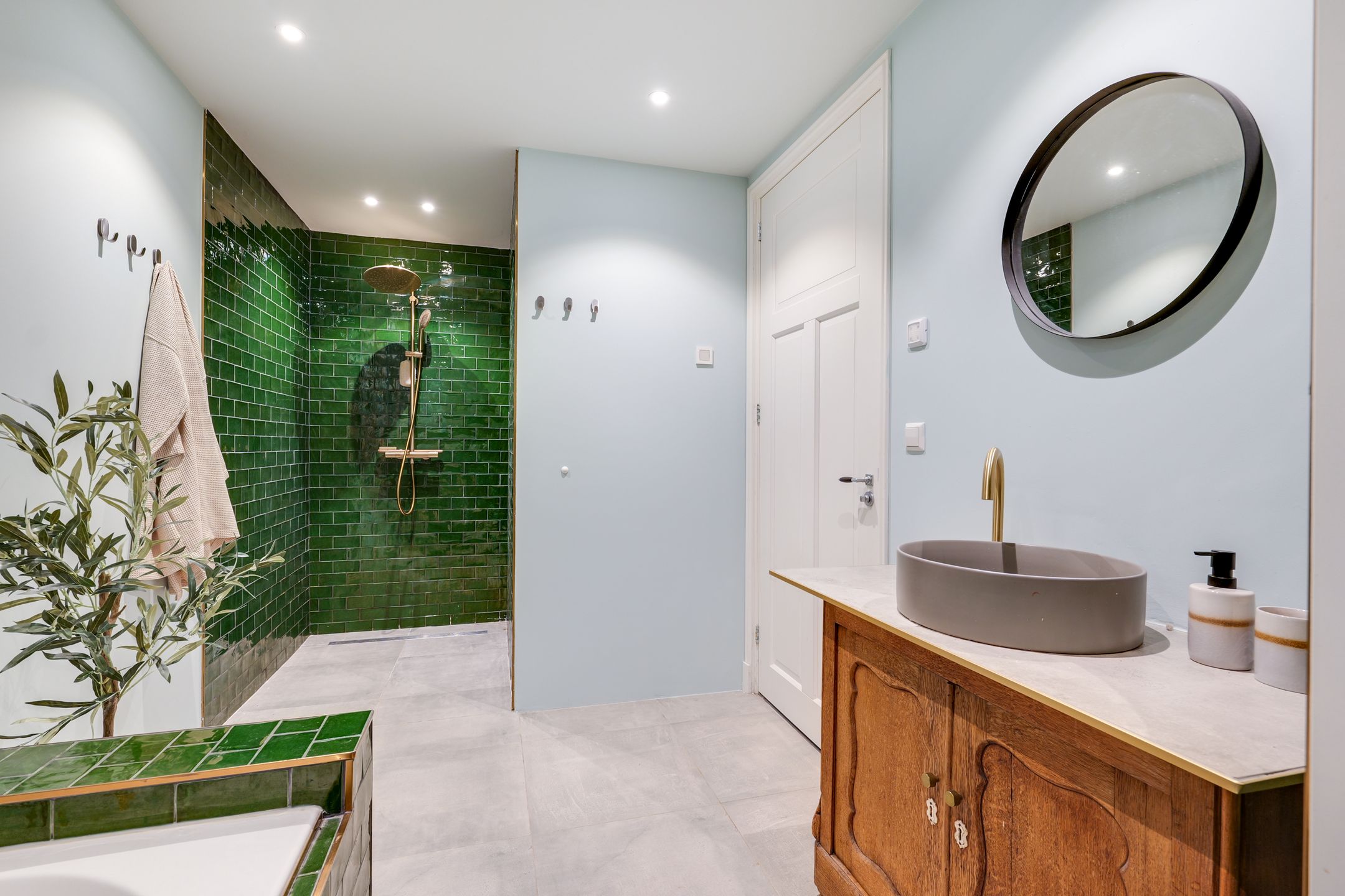 Foto 12 van Westknollendam 60