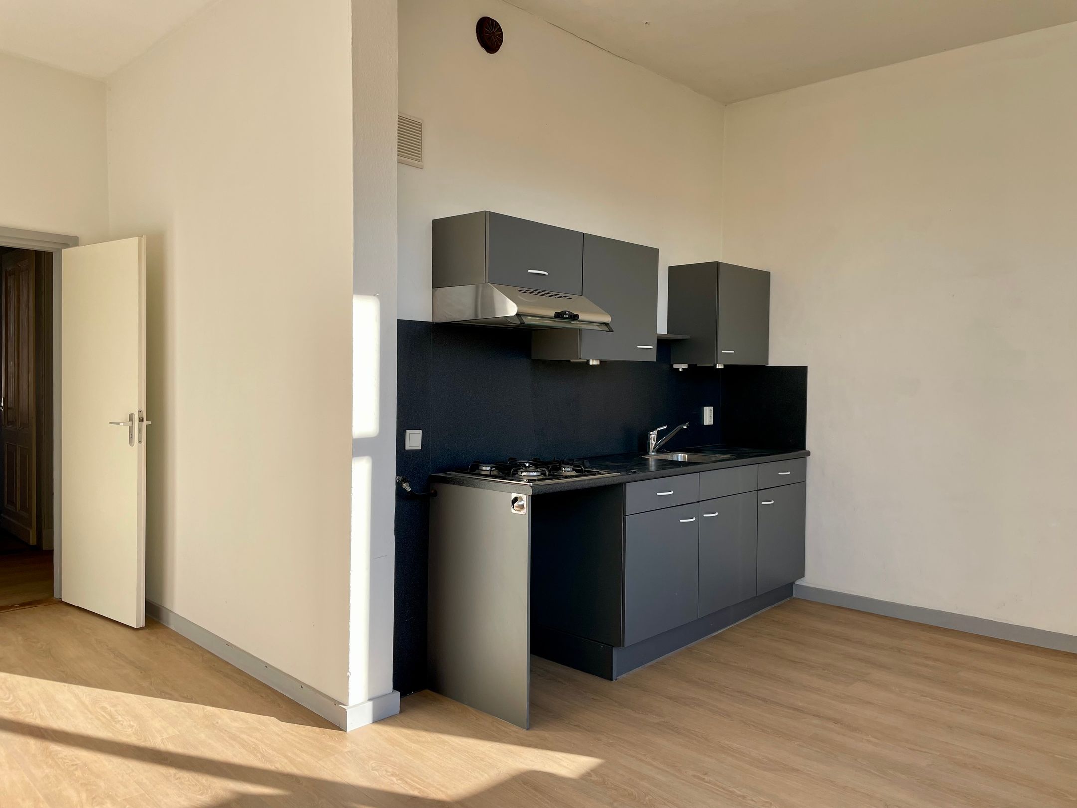 Foto 6 van Parade 24-B