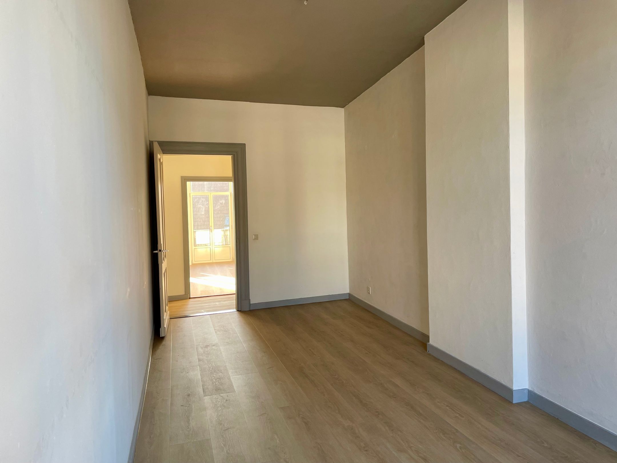 Foto 9 van Parade 24-B