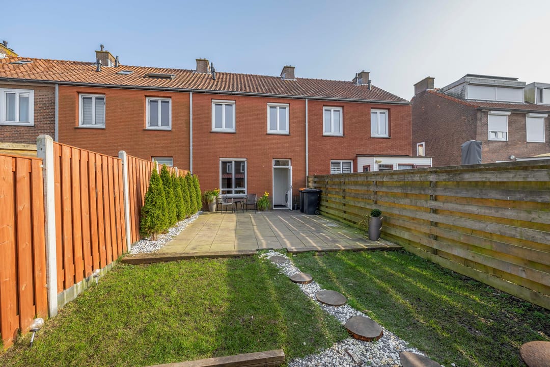 Photo 16 of Meidoornstraat 14