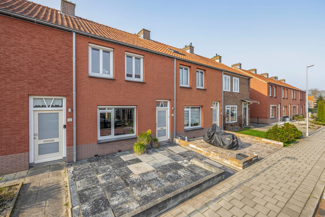 Photo 26 of Meidoornstraat 14