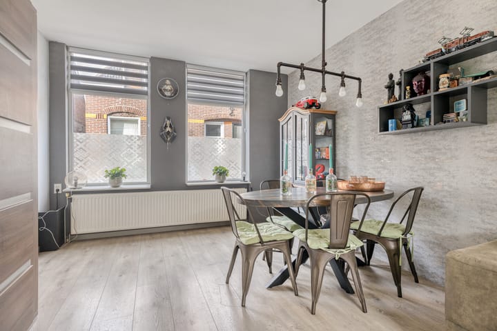 Photo 3 of Machinistenstraat 21