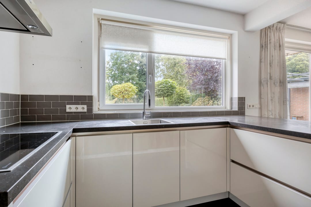 Photo 13 of Alberthus Risaeusstraat 8-A