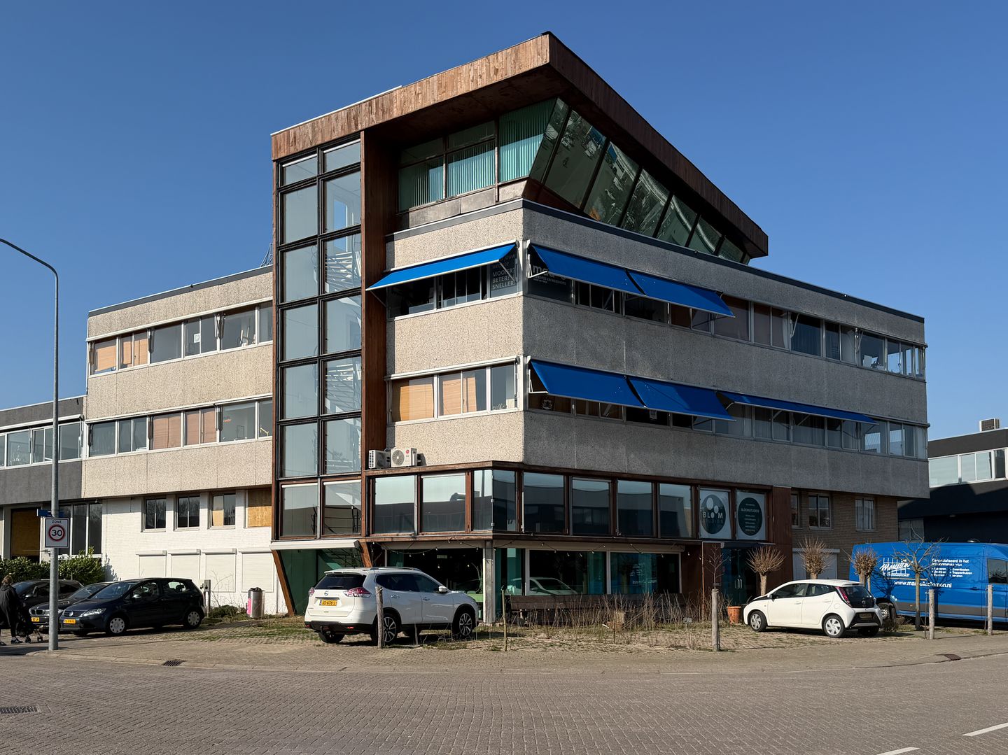 Bekijk foto 1 van IJsselmeerlaan 2