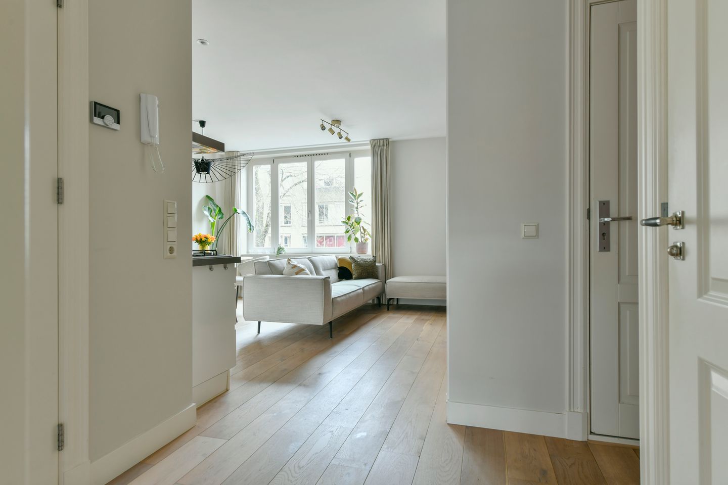 Light and modern apartment with two bedrooms and sunny south-facing balcony in Amsterdam Indische Buurt — 14
